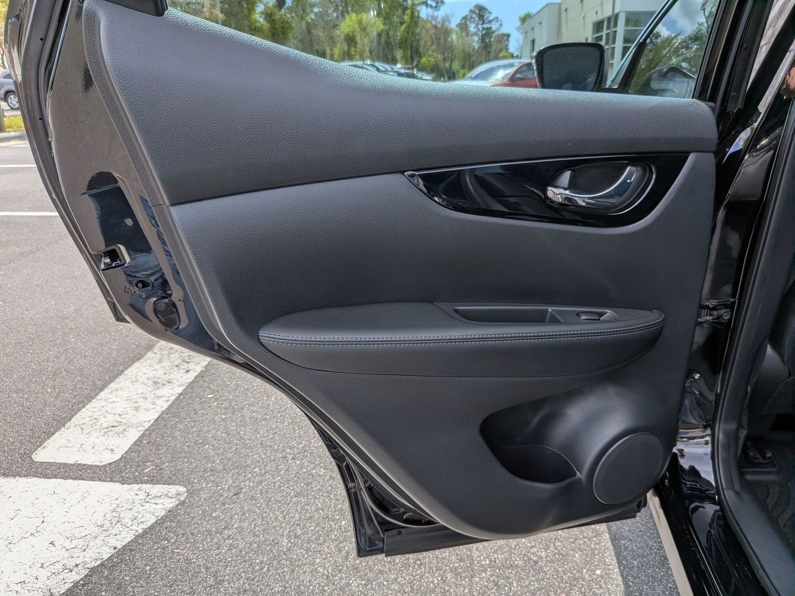 Used 2022 Nissan Rogue Sport SV image 26