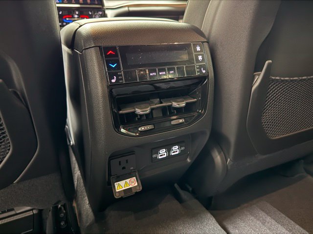 Used 2025 Jeep Grand Cherokee L Limited w/ Black Appearance Package AWD/4WD image 20