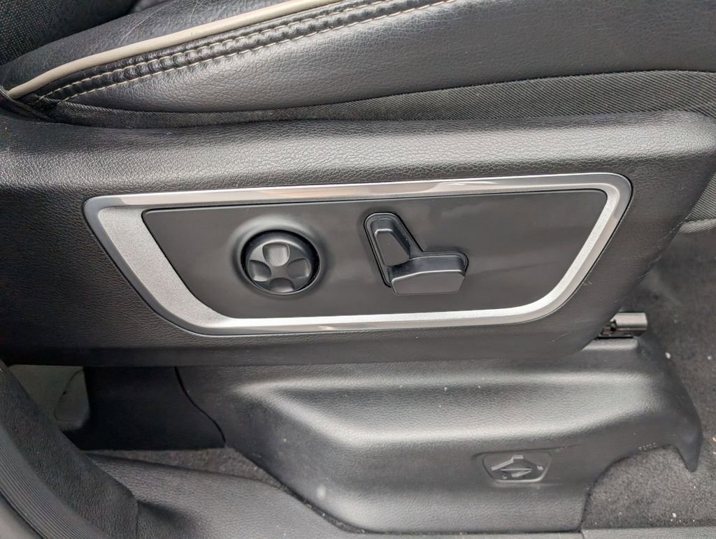 Used 2019 RAM 1500 Laramie AWD/4WD image 45
