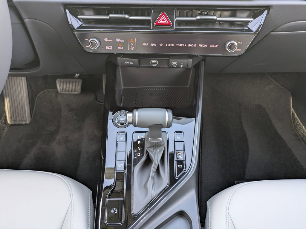 Used 2025 Kia Niro EX image 19
