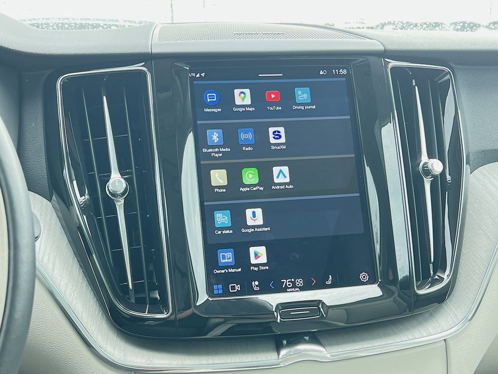 Certified 2023 Volvo XC60 B5 Plus w/ Climate Package image 18