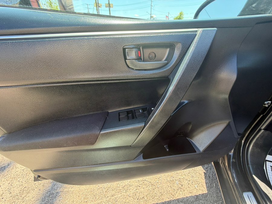 Used 2015 Toyota Corolla FWD image 9