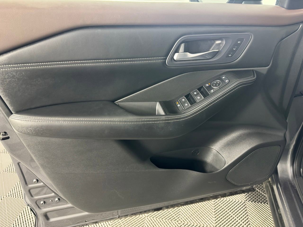 Used 2023 Nissan Rogue SL image 27