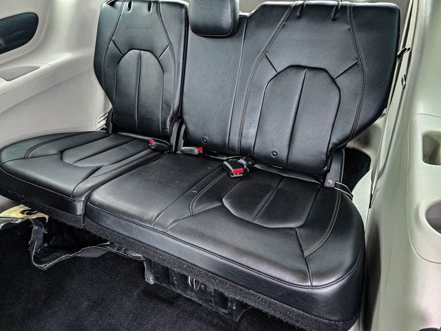 Used 2020 Chrysler Pacifica Touring-L image 36