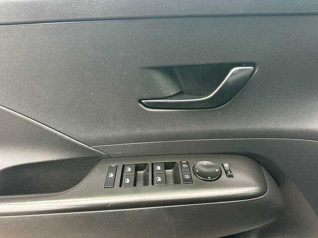 Used 2024 Hyundai Kona SEL FWD image 11