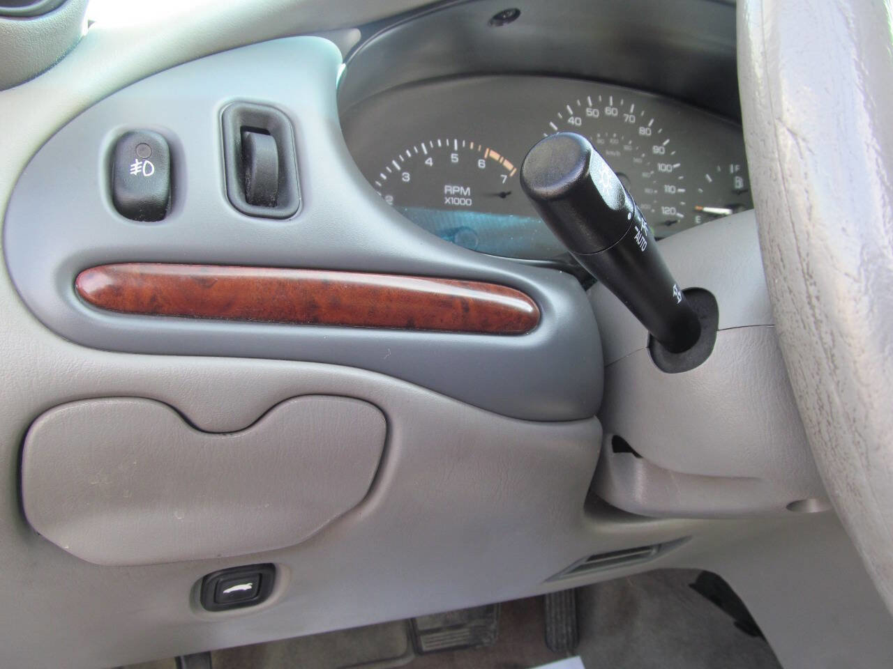 Used 1999 Oldsmobile Cutlass GL w/ Convenience Pkg image 12