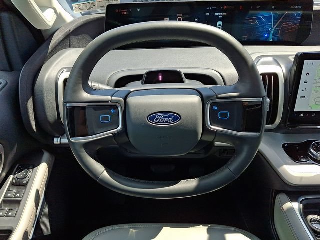 Certified 2025 Ford Expedition Active AWD/4WD image 23