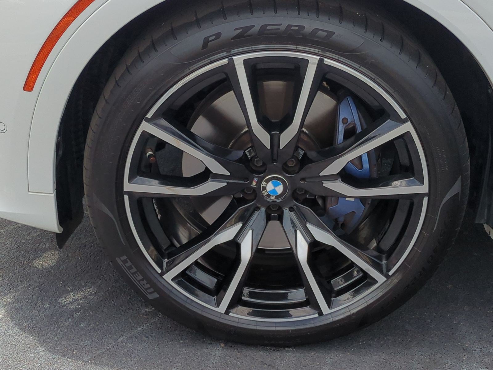 Used 2022 BMW X7 xDrive40i w/ M Sport Package AWD/4WD image 13