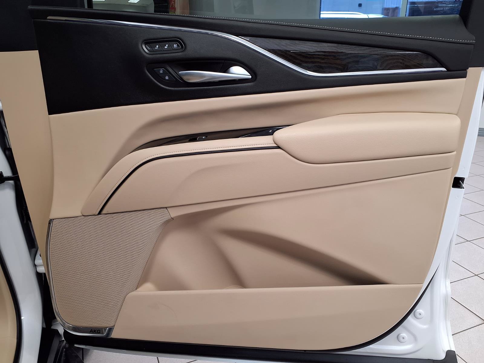 Certified 2024 Cadillac Escalade ESV Premium Luxury RWD image 9