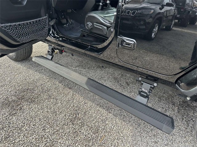 Certified 2020 Jeep Wrangler Unlimited Sahara image 17