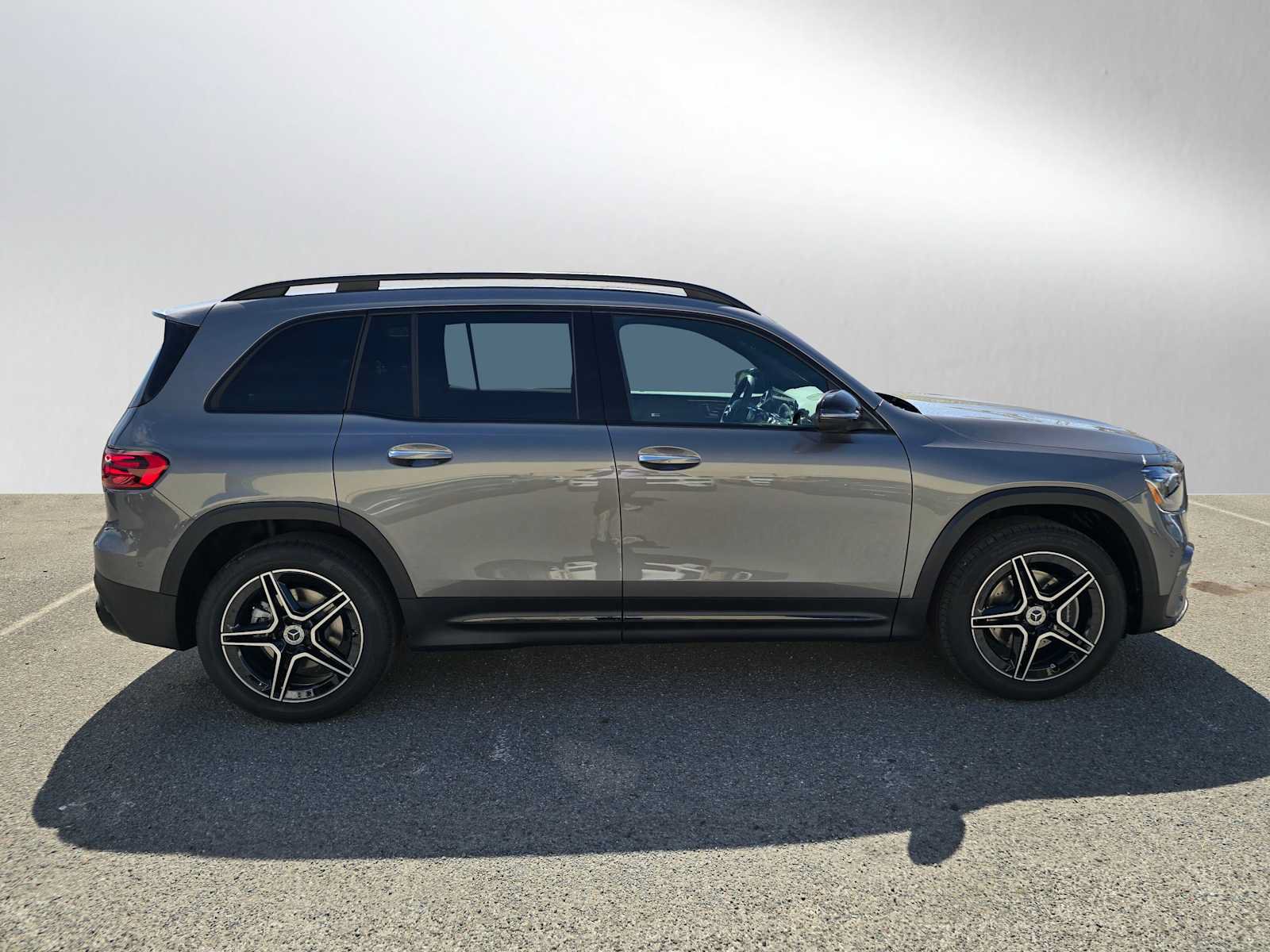 New 2026 Mercedes-Benz GLB 250 4MATIC image 2