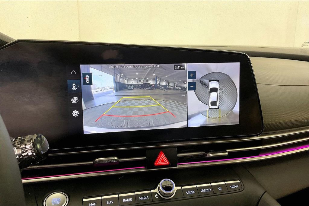 Used 2024 Hyundai Elantra Limited image 31