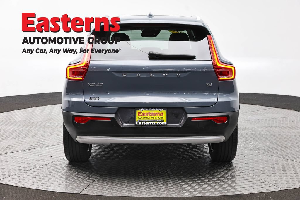 Used 2021 Volvo XC40 T4 Inscription FWD image 6