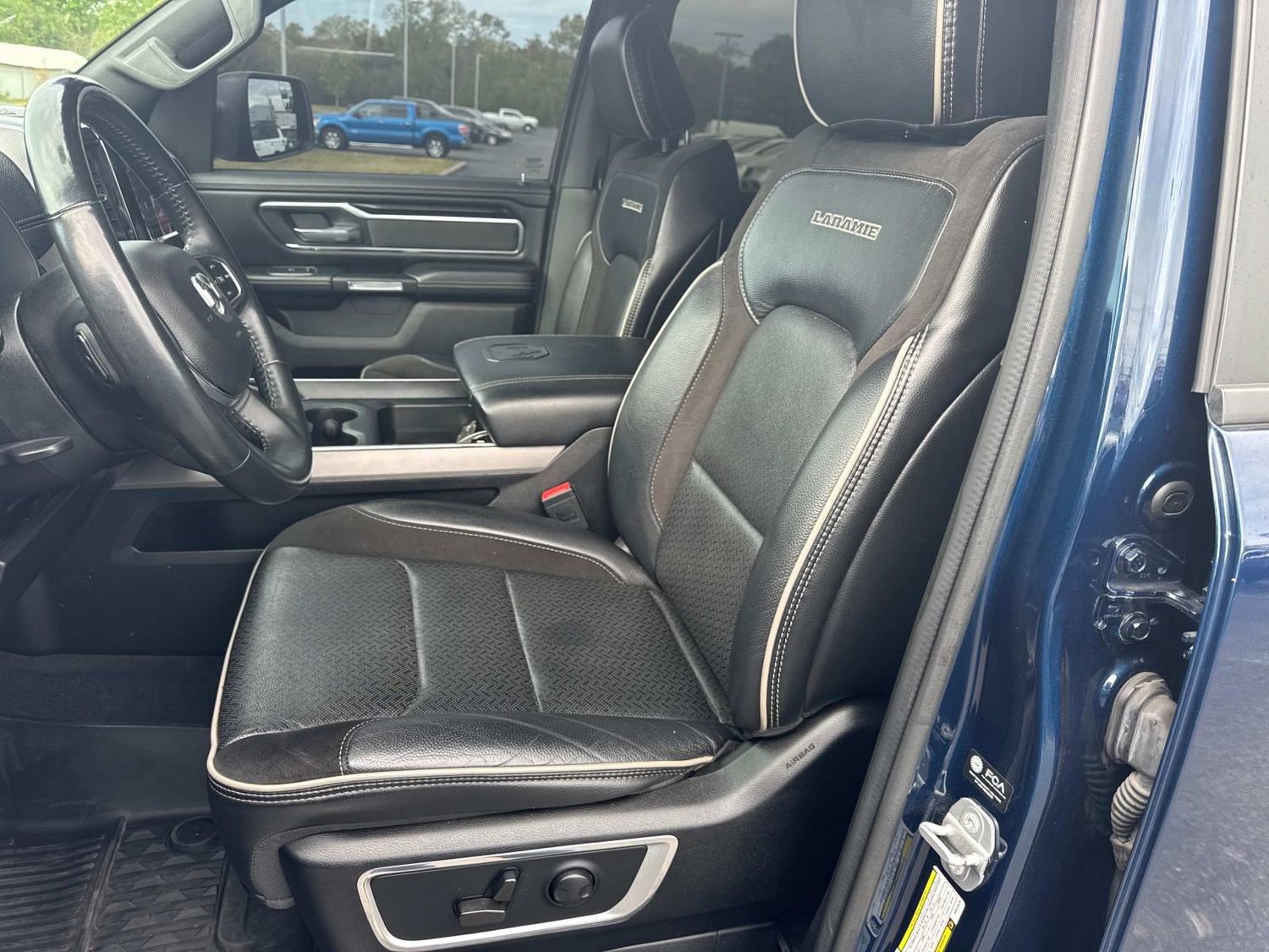 Used 2022 RAM 1500 Laramie w/ Sport Appearance Package AWD/4WD image 27
