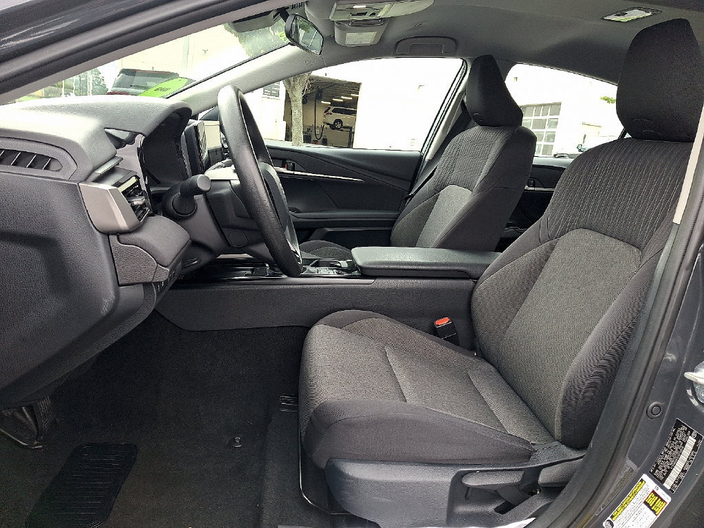 Used 2025 Toyota Camry LE FWD image 15