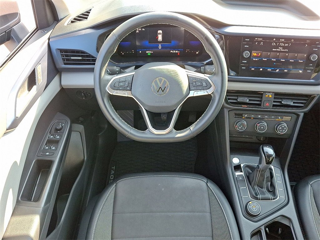 Used 2022 Volkswagen Taos SE image 2
