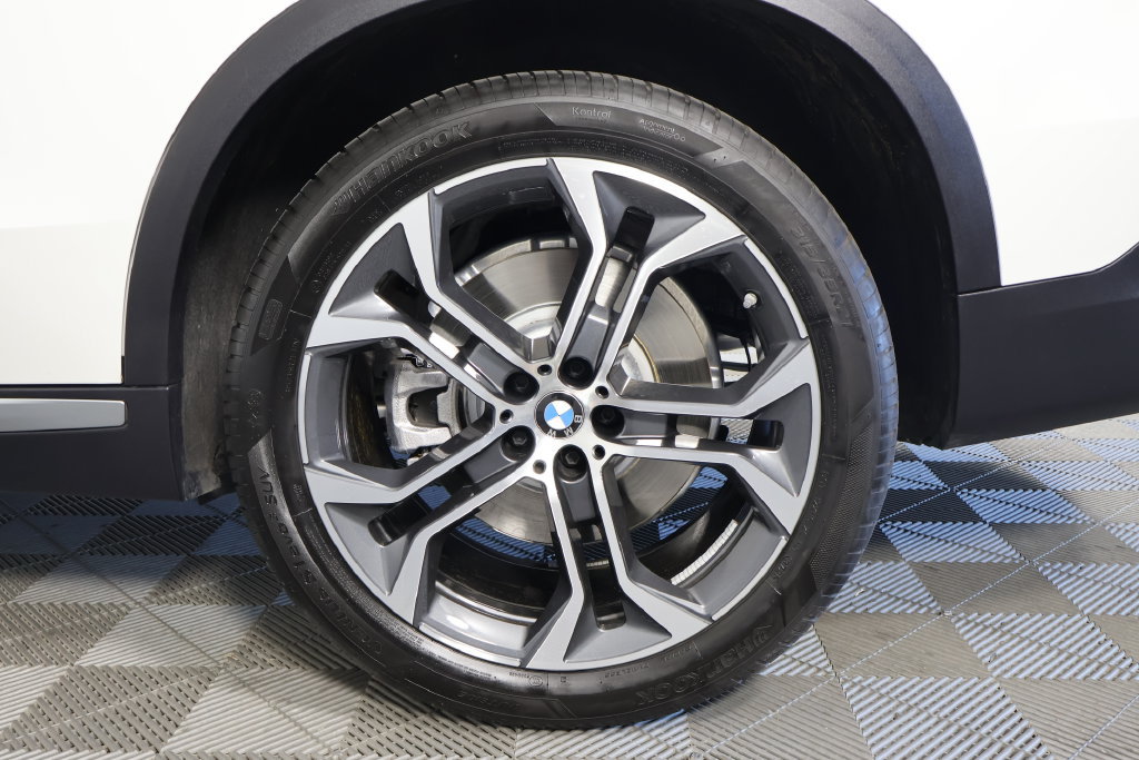 Used 2026 BMW X5 xDrive50e w/ Premium Package AWD/4WD image 8