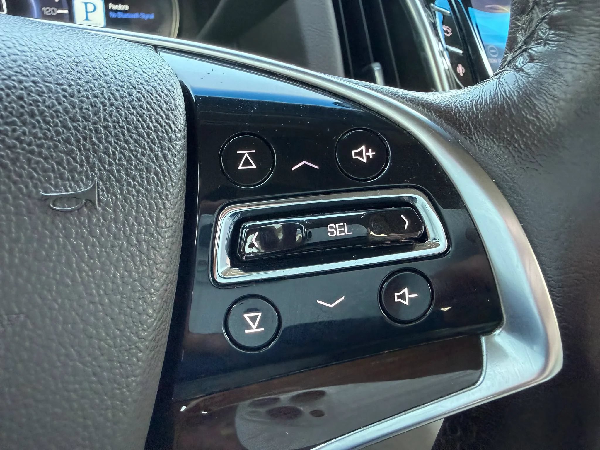 Used 2016 Cadillac Escalade Luxury AWD/4WD image 25