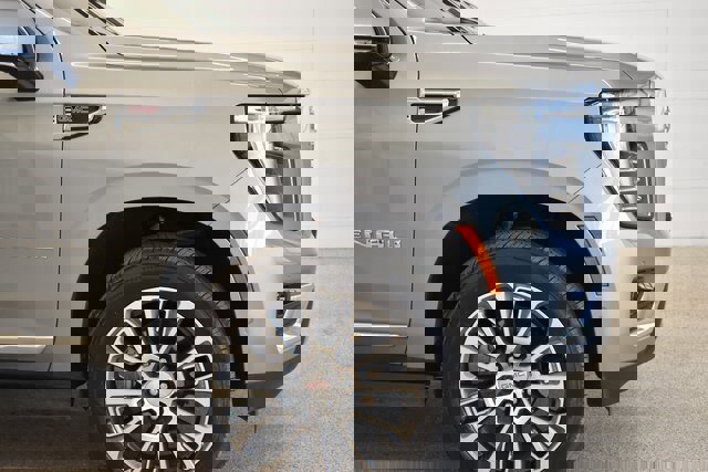 Used 2025 GMC Yukon Denali w/ Denali Reserve Package image 13