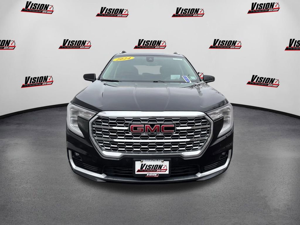 Used 2024 GMC Terrain Denali image 2