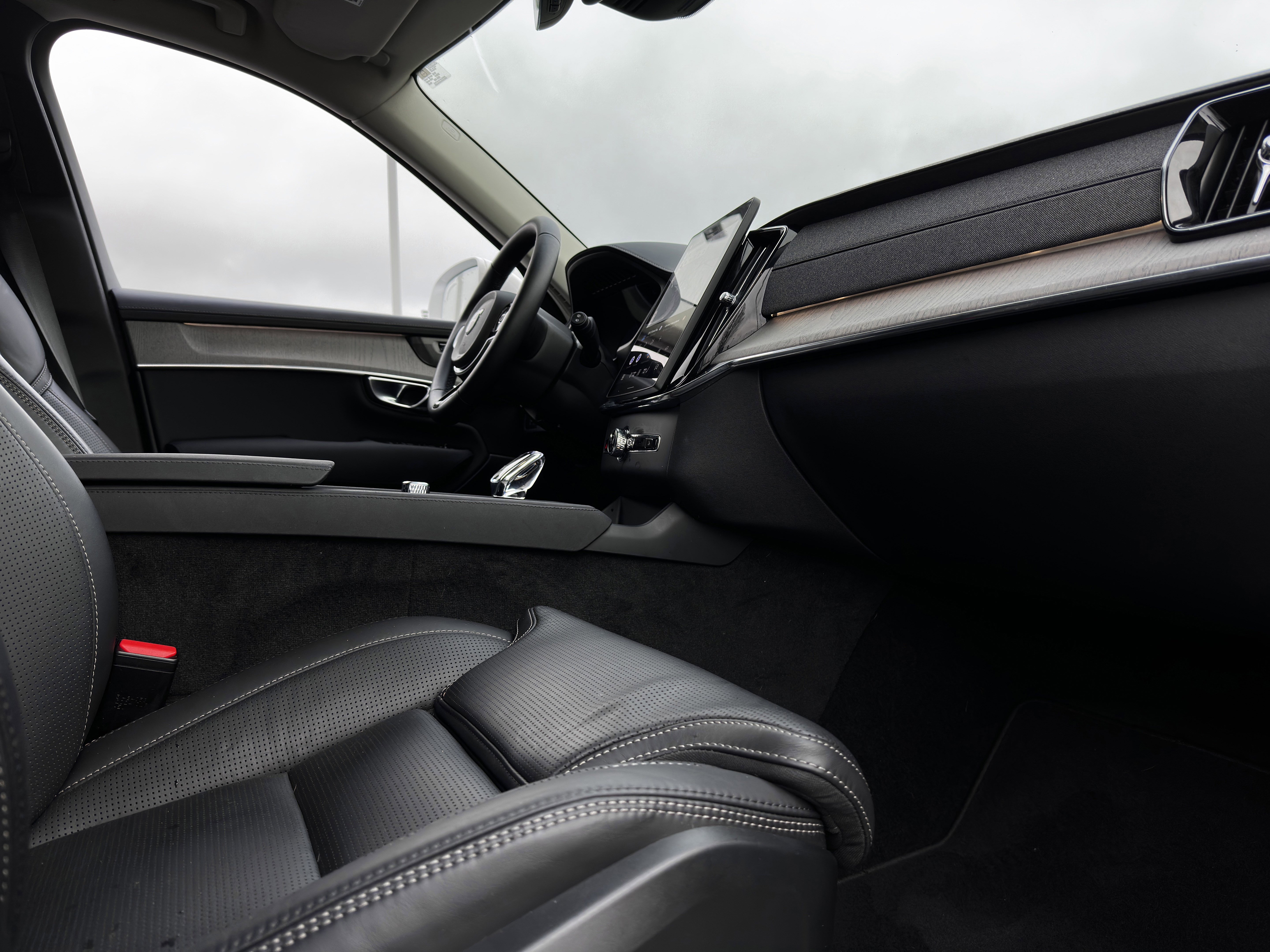 Used 2025 Volvo XC90 T8 Ultra image 34