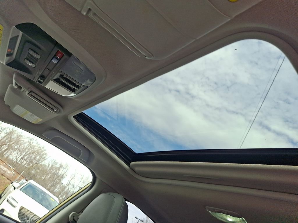 Used 2021 Subaru Crosstrek 2.5i Sport w/ Moonroof Package image 16