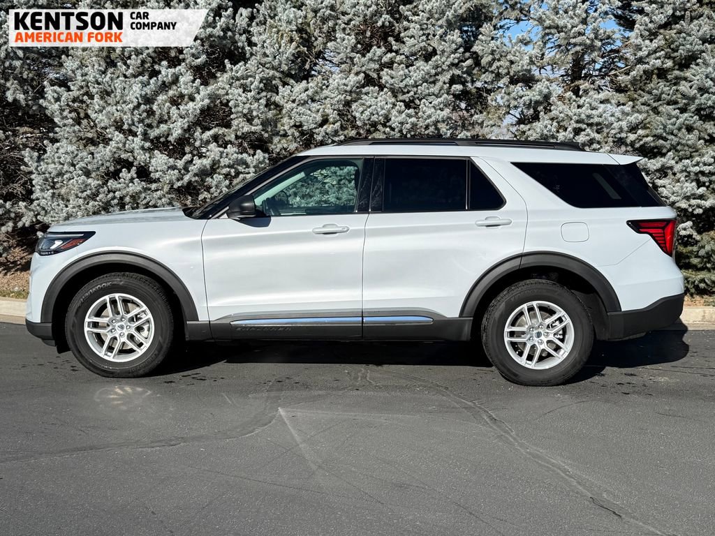 Used 2025 Ford Explorer Active image 3