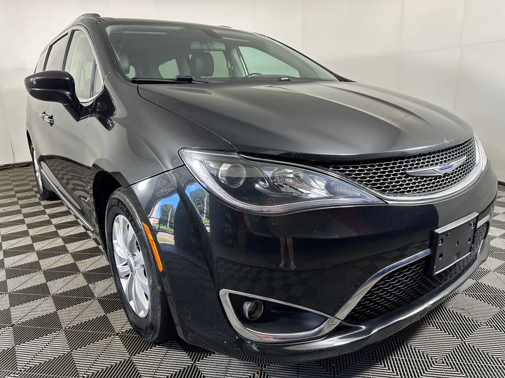 Used 2018 Chrysler Pacifica Touring-L FWD image 7