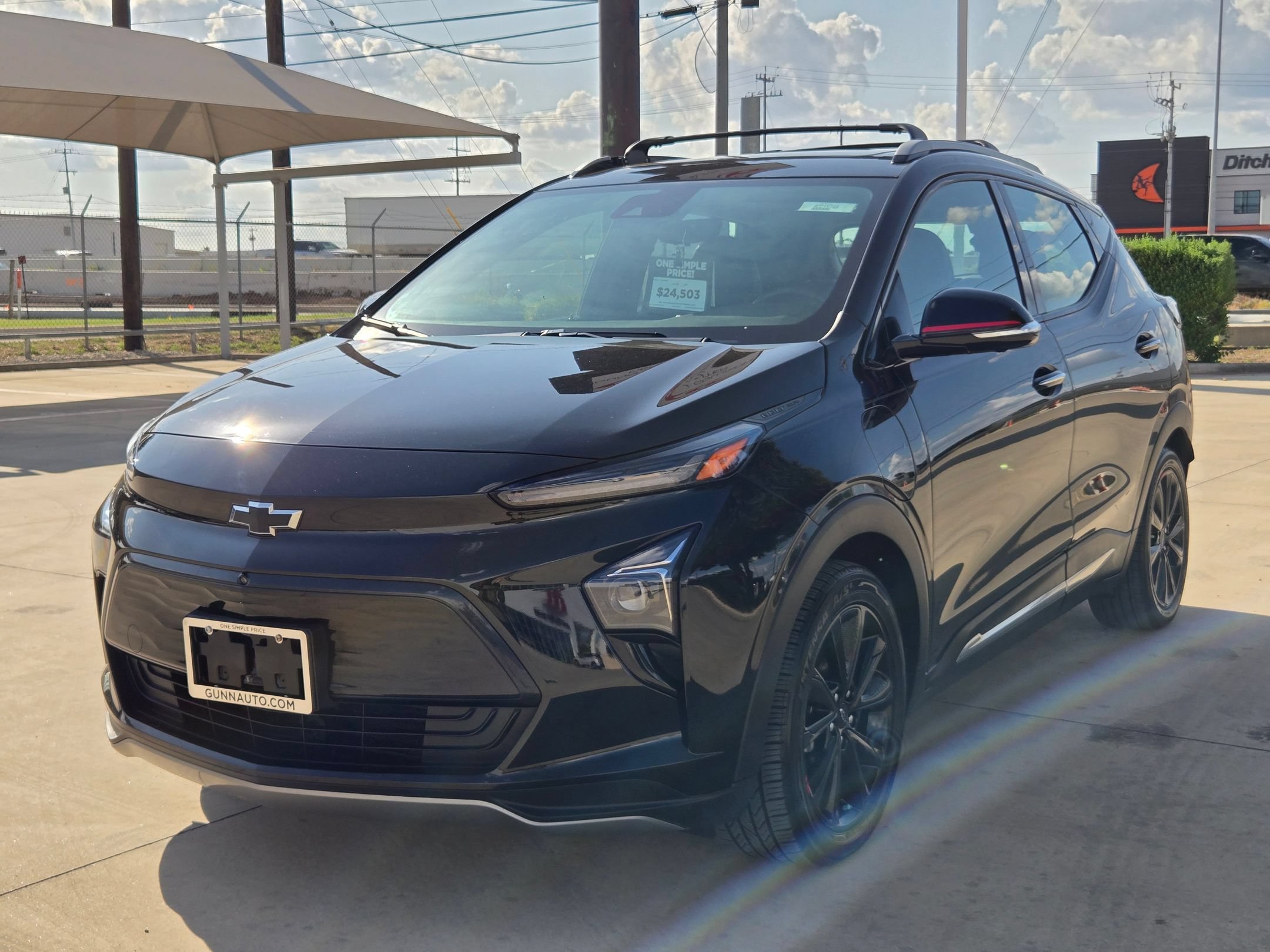 Certified 2023 Chevrolet Bolt EUV Premier w/ Sun & Sound Package FWD image 3