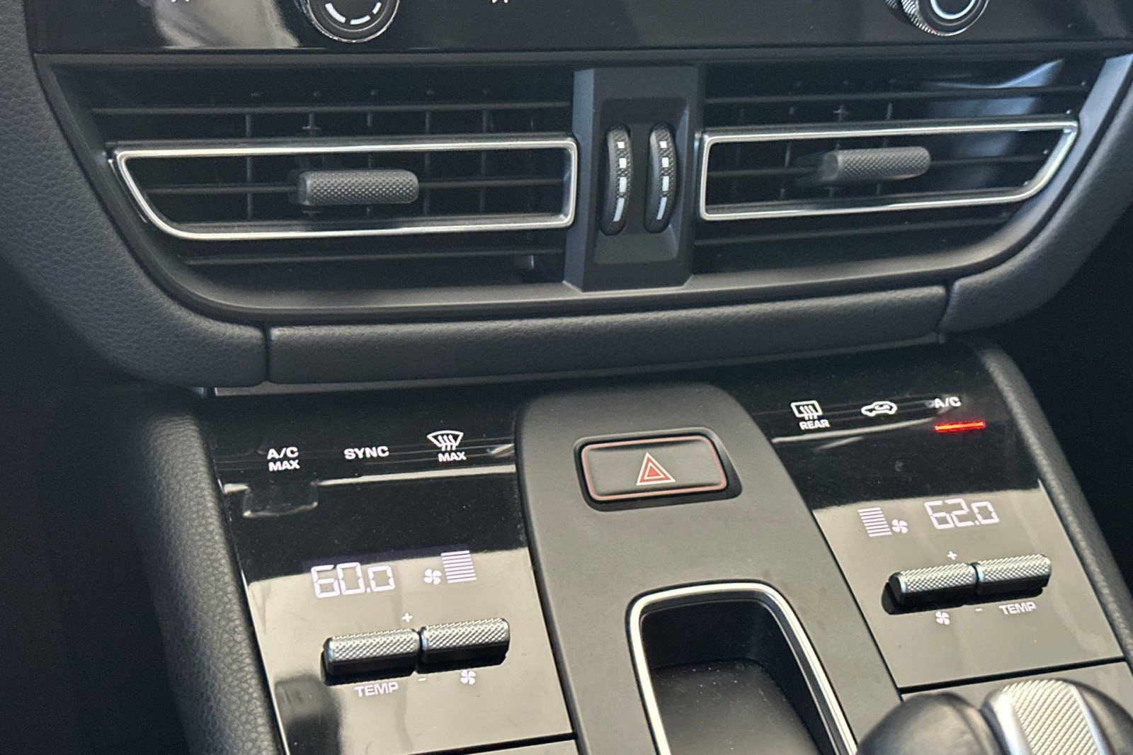 Certified 2024 Porsche Macan image 21