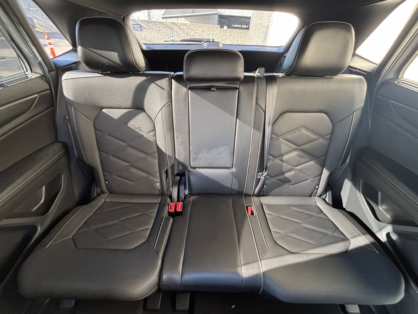 Used 2025 Volkswagen Atlas Cross Sport SE image 38