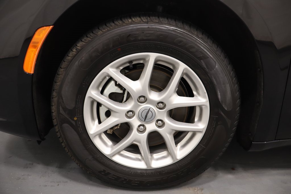 Used 2025 Chrysler Pacifica Select image 24