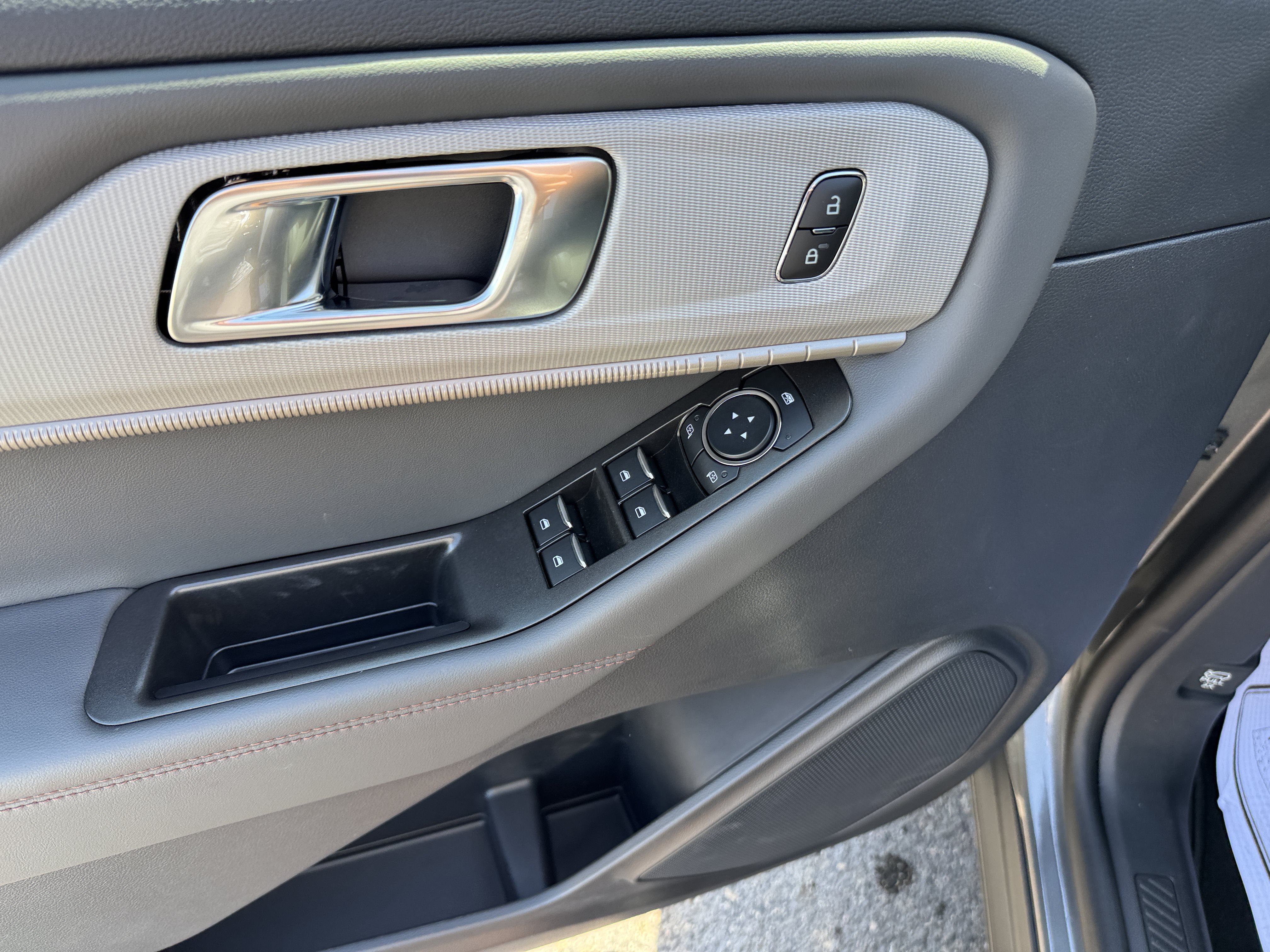 New 2026 Ford Explorer Active w/ Active Comfort Package AWD/4WD image 8