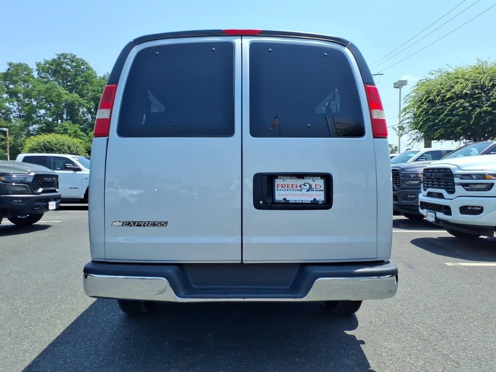 Used 2018 Chevrolet Express 3500 LT w/ LT Preferred Equipment Group RWD image 15