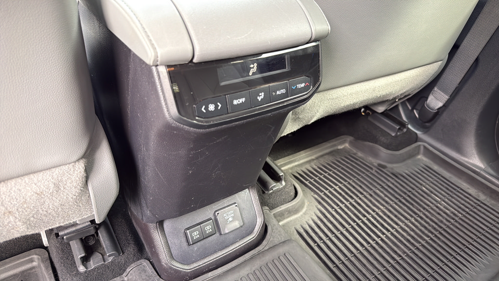 Used 2021 Toyota Highlander Limited AWD/4WD image 20