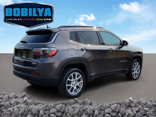 Used 2023 Jeep Compass Latitude AWD/4WD image 3