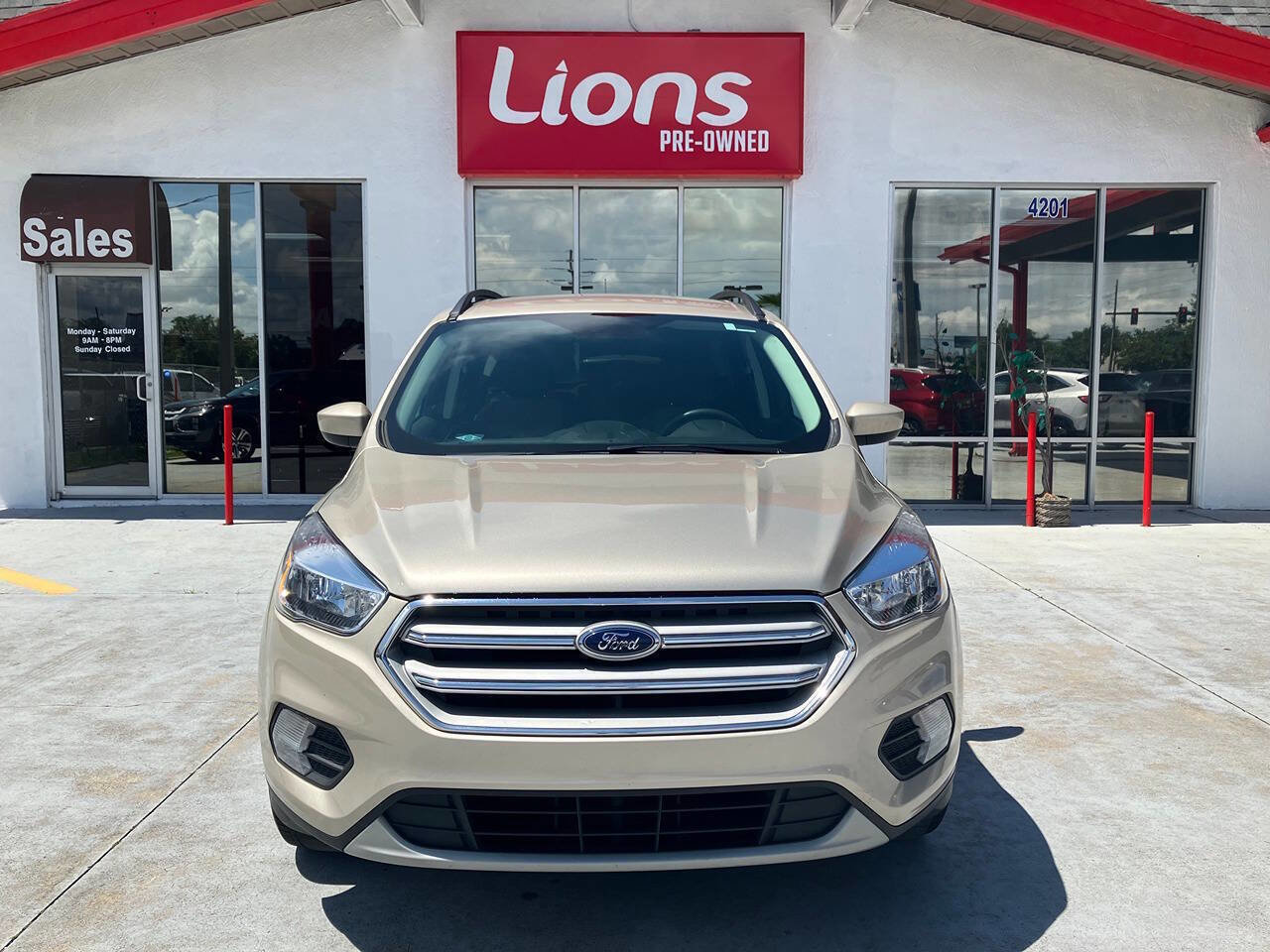 Used 2018 Ford Escape SE image 2
