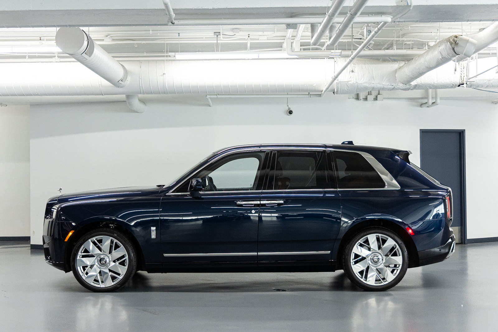 Certified 2025 Rolls-Royce Cullinan AWD/4WD image 3