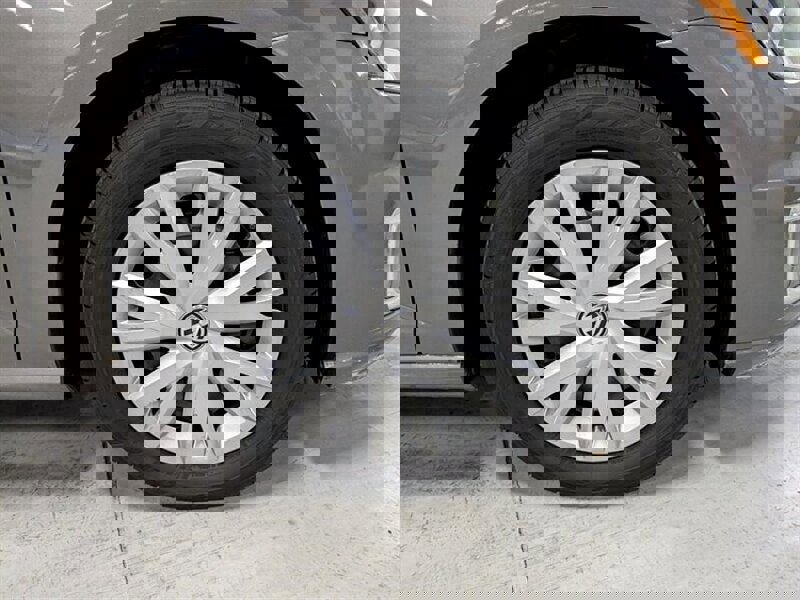 Used 2015 Volkswagen e-Golf Limited Edition image 12