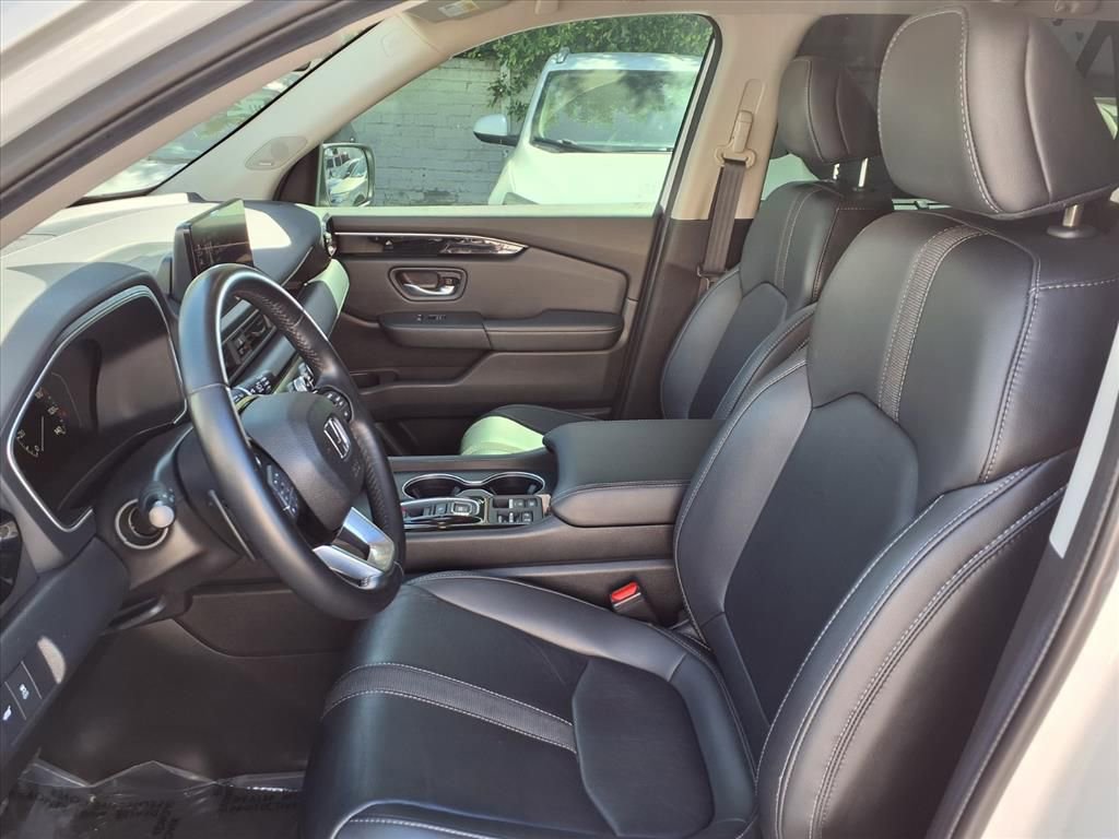 Used 2024 Honda Pilot Touring image 16