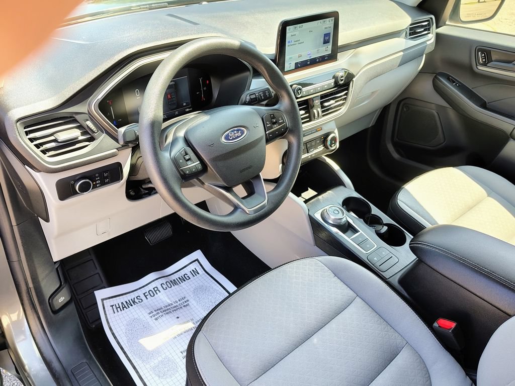 Used 2025 Ford Escape Active AWD/4WD image 17