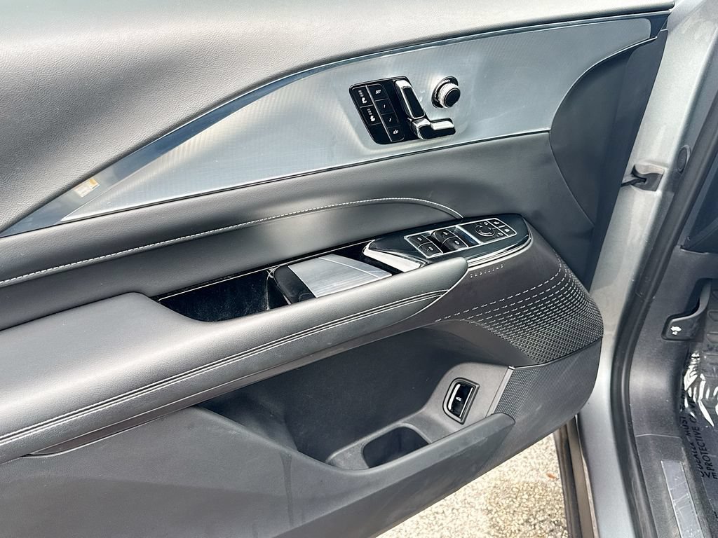 Used 2024 Cadillac Lyriq Tech RWD image 18