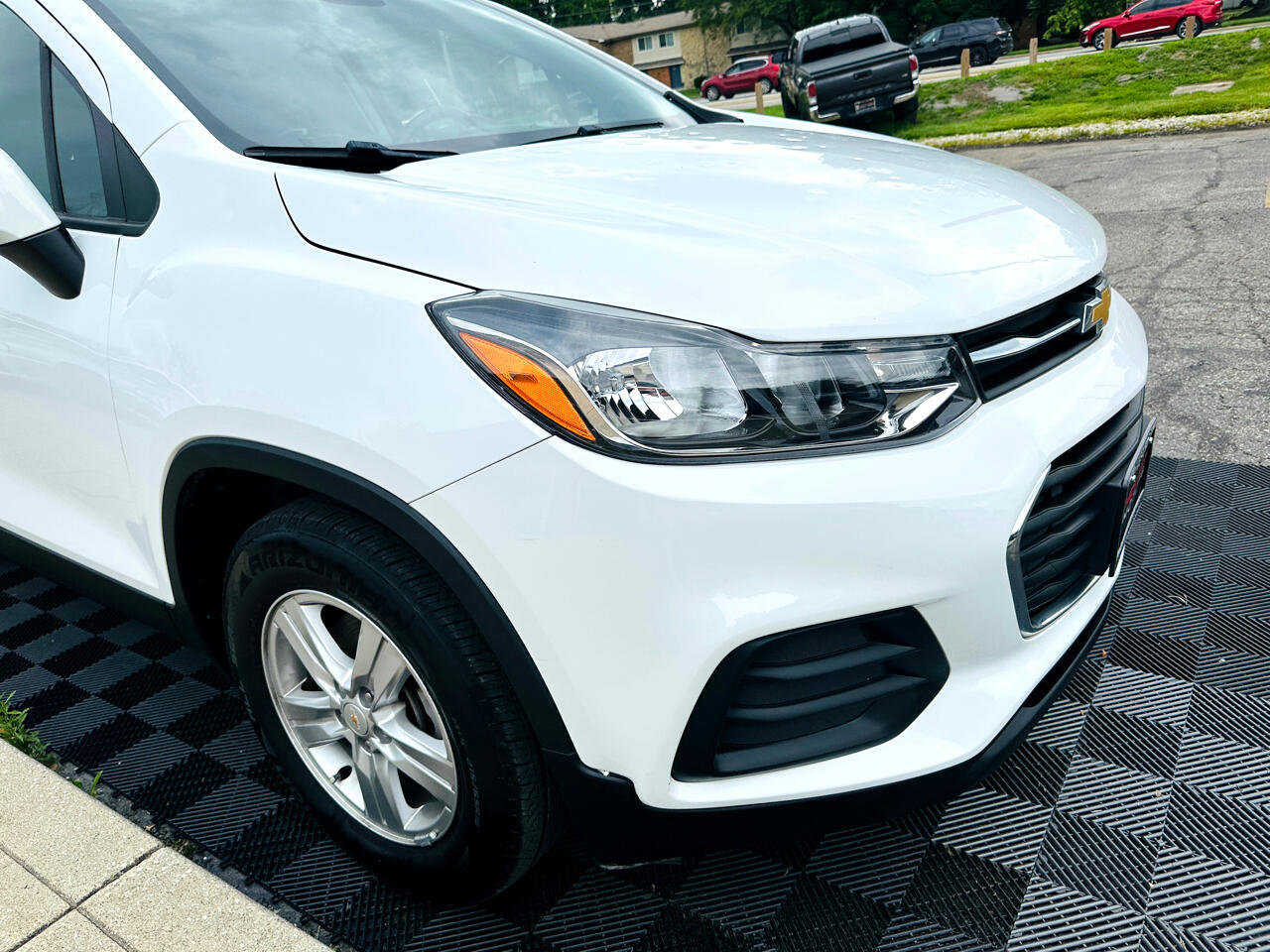 Used 2022 Chevrolet Trax LS w/ Tint and Cruise Package image 11