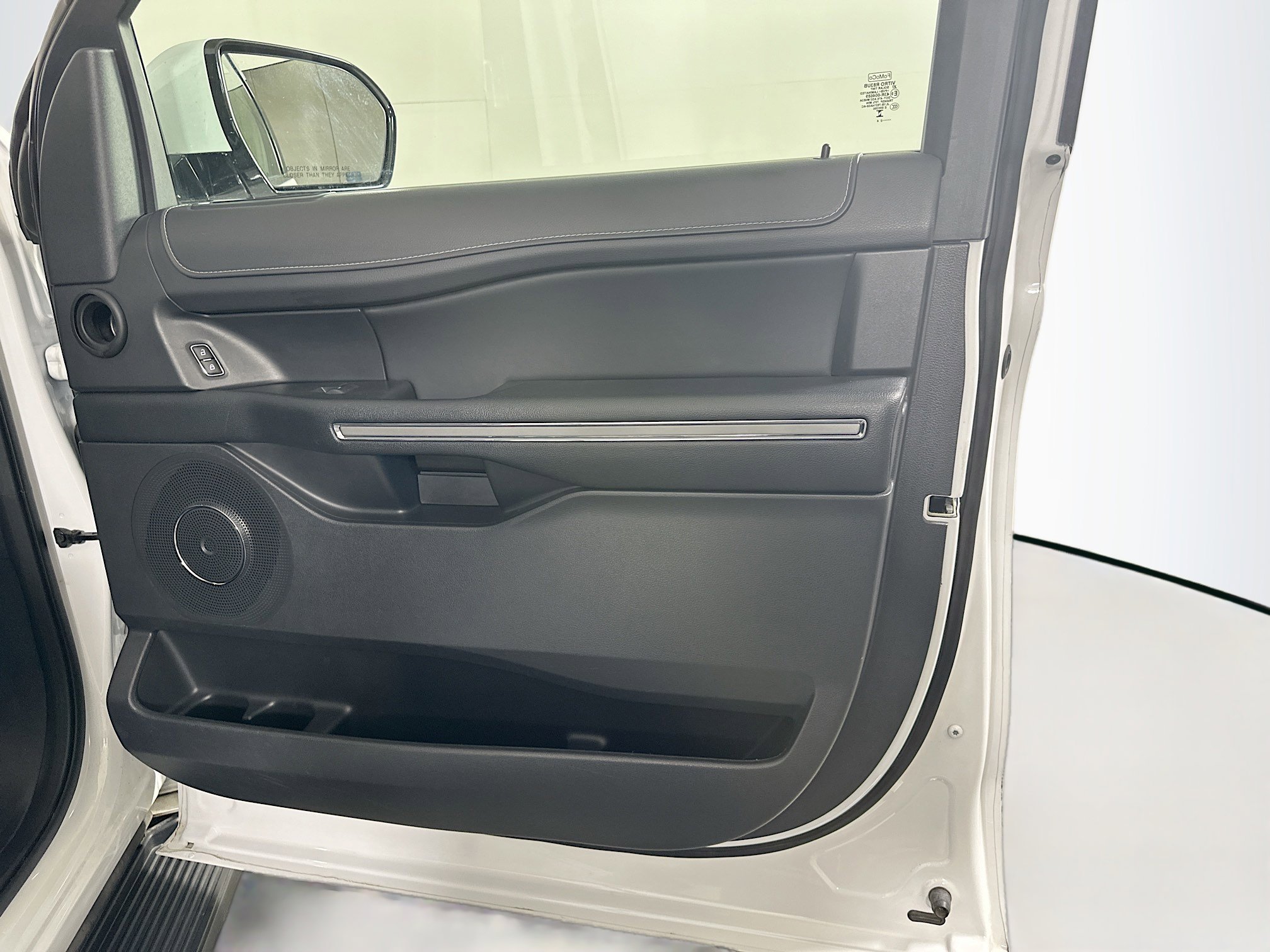 Used 2024 Ford Expedition XLT image 34