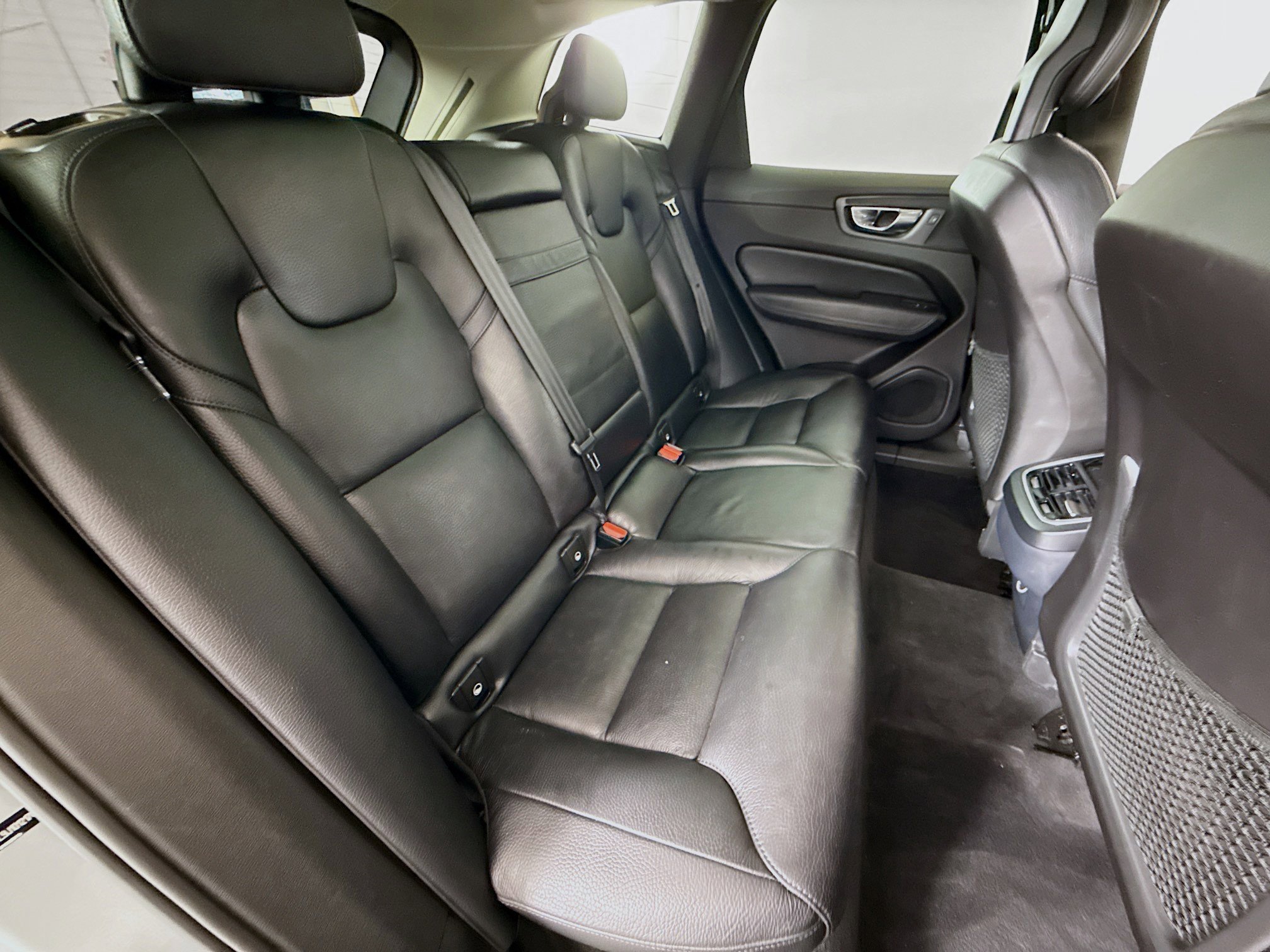 Used 2018 Volvo XC60 T5 Inscription w/ Convenience Package image 25