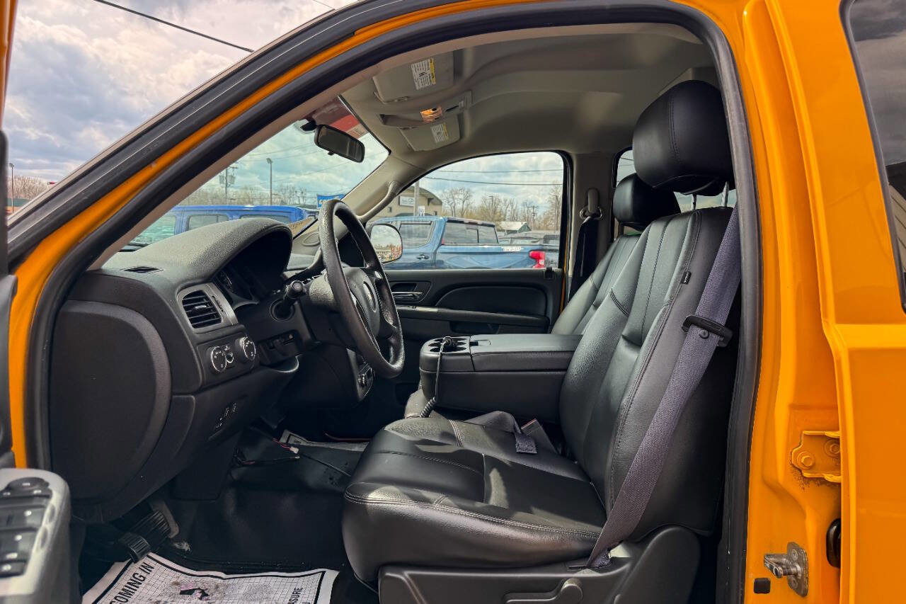 Used 2011 Chevrolet Suburban 2500 image 24