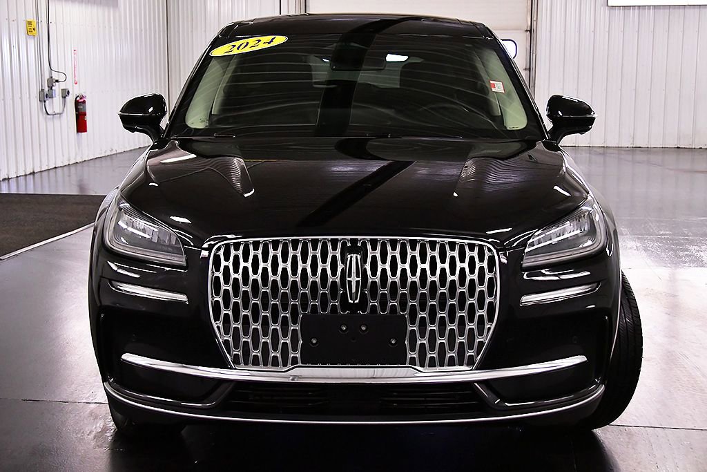 Used 2024 Lincoln Corsair AWD w/ Equipment Group 101A image 2