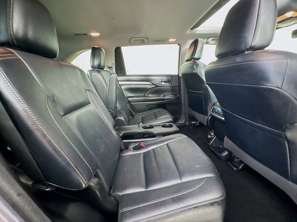Used 2018 Toyota Highlander XLE AWD/4WD image 37