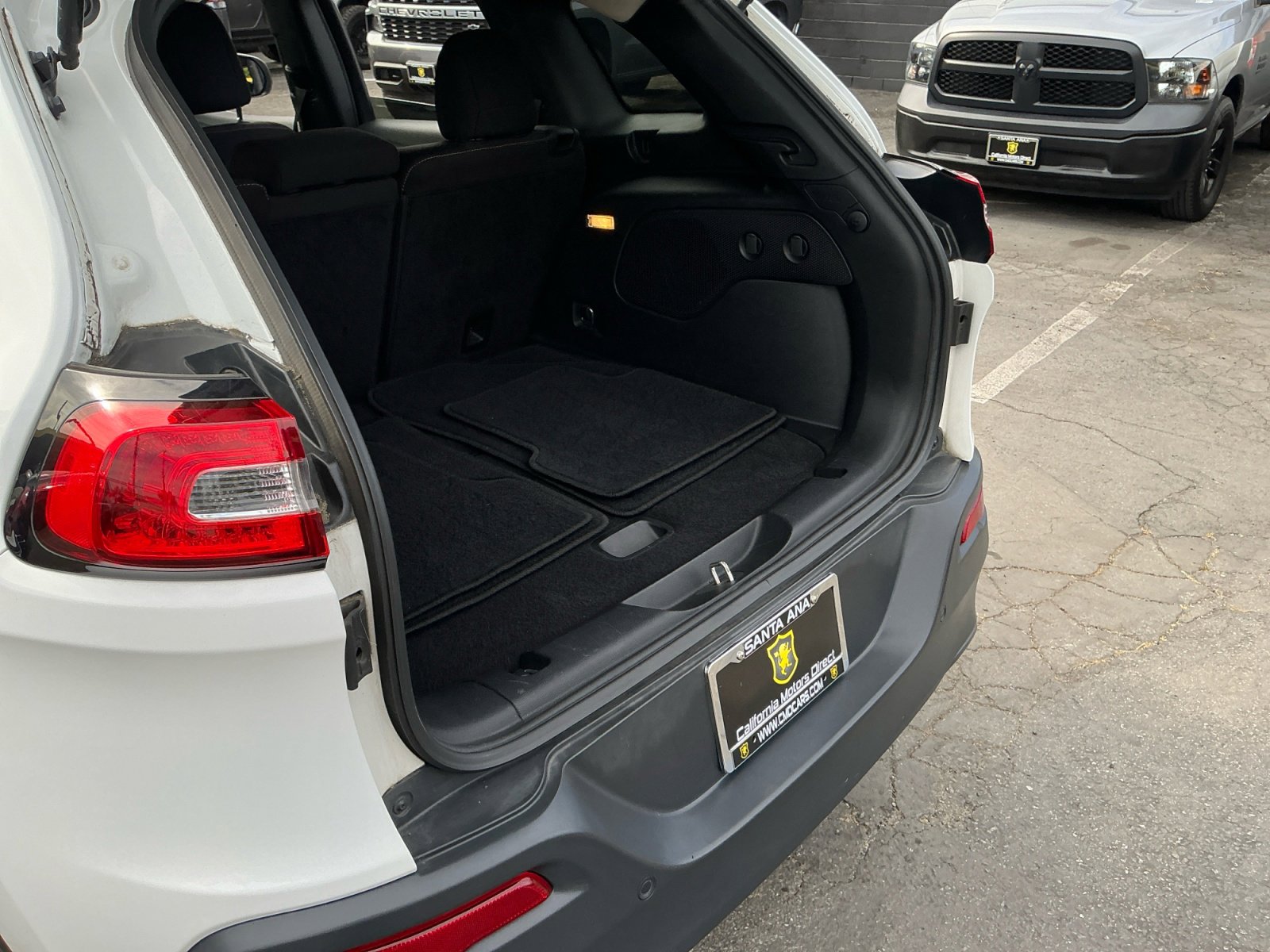Used 2016 Jeep Cherokee Latitude w/ Safety/Convenience Group FWD image 22
