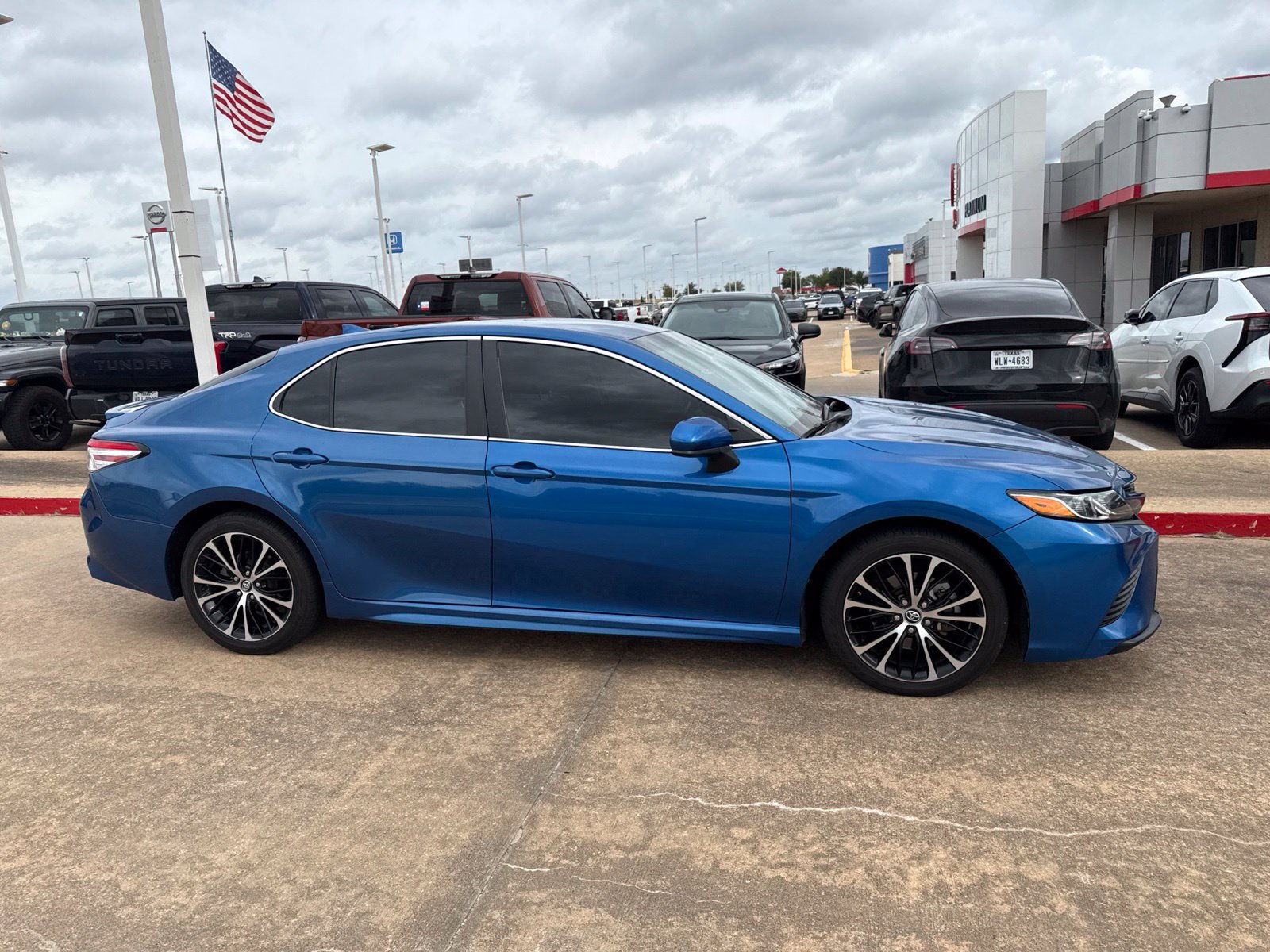 Used 2020 Toyota Camry SE FWD image 11